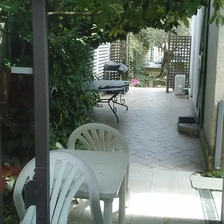 Maisonnette 200 M De La A Pieds *