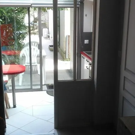 Holiday home Maisonnette 200 M De La A Pieds Saint-Palais-sur-Mer